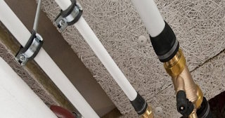 Замена труб водоснабжения в квартире: цена от 2080 руб. - СантехДомВкл